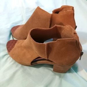 🤎 EUC Womens Lucky Brand Tan or Camel Colored Chunky Heels Size 9.5M